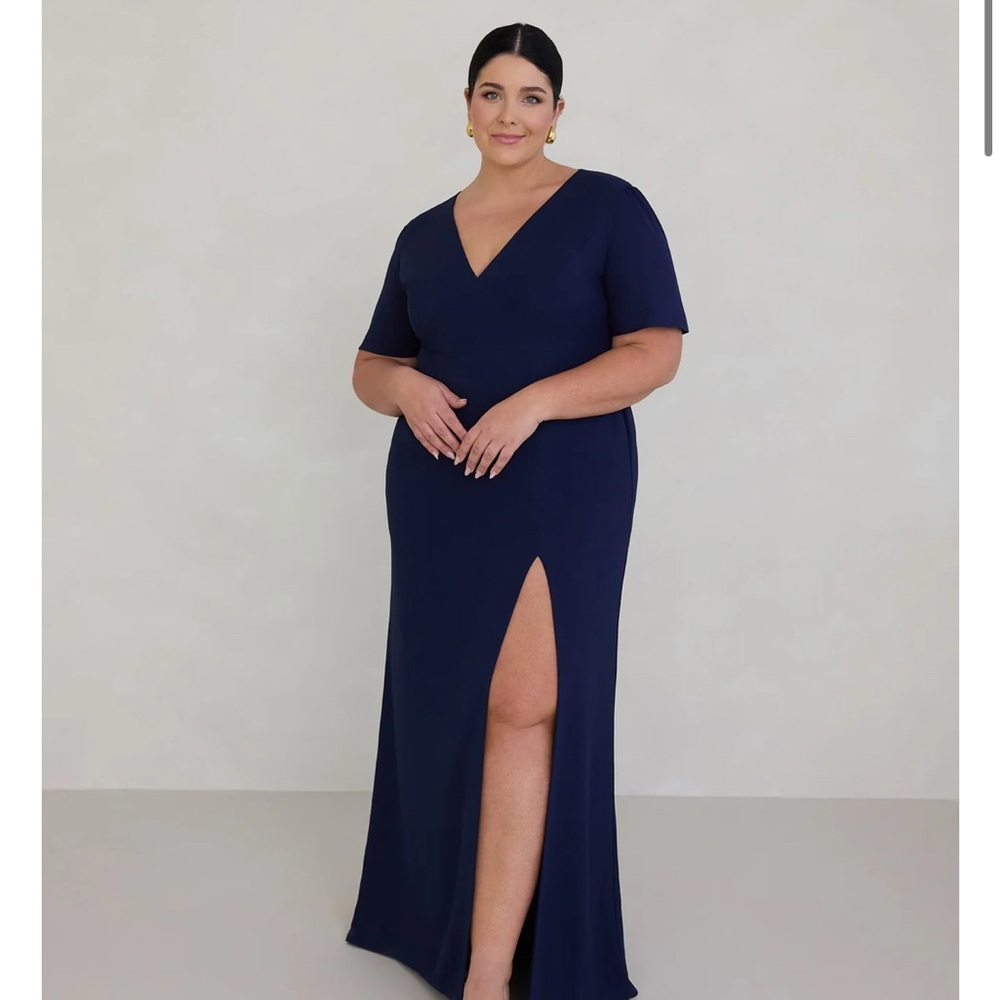 Elegant Navy Blue Evening Gown